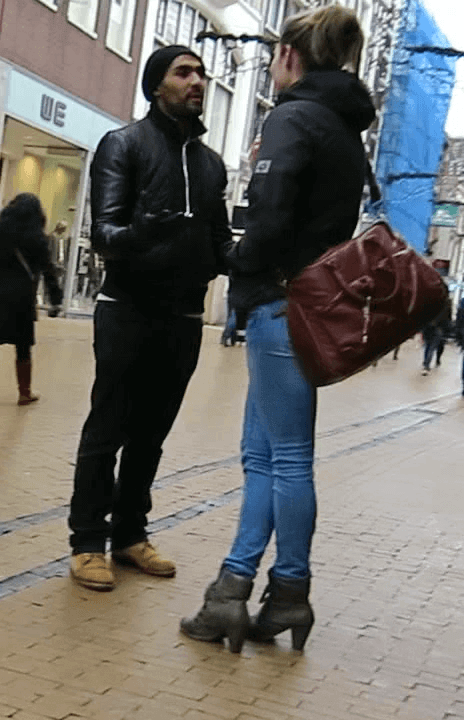 Waarom flirten mannen met andere vrouwen